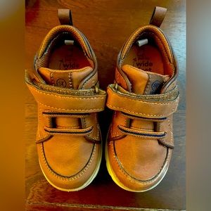 Stride Rite 360 Unisex-Child Ethan Sneaker Size 7